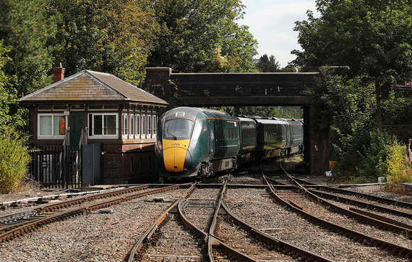 800317 heads out from Hereford station and into the head shunt after working 1W01 10.22 London Paddington to Hereford.