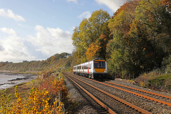 170207 passes Gatcombe on 7.11.19 with a Cardiff to Gloucester service.