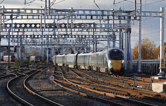 A 800 approaches Cardiff Central  with the 14.29 Swansea to Paddington on 7.11.19.