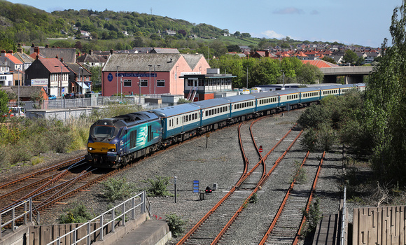 68018 heads away from Llandudno Junction with Nenta tours Norwich to Holyhead 'The Welsh & Victorian Highlander' trip on 4.5.19