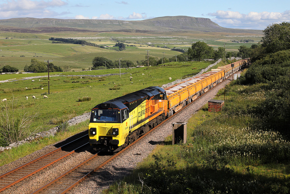 70811 passes Salt Lake Cottages on 21.7.20 with the Mountsorrel to Carlisle ballast working.