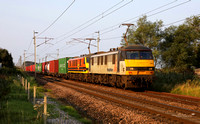 90048 & 90044 with 4S50 passes Bolton Le Sands on 14.8.20