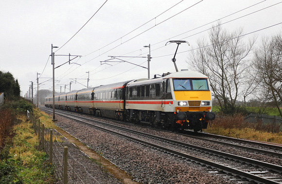90002 passes Bolton Le Sands on 12.12.20 with LSLs 'Royal Scot' tour  to Glasgow in Grim Conditions!