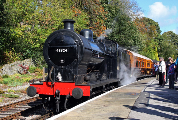 43924 rests at Oxenhope on  7.10.11