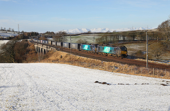 88009 & 88004 passes Docker on 10.1.25 with 4S43 Daventry to Mossend Tesco Express.