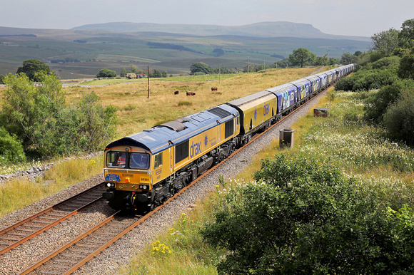 66301 passes Salt Lake Cottages on 31.7.24 with 4N61 12.00 Drax to Tyne Coal Terminal diverted for a photoshoot,