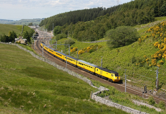 43062 & 43013 pass Shap Summit on 14.6.11 with a Glasgow to Crewe run.