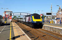 43135 & 43031 pass Carnoustie on 30.7.24 with 1A33 07.41 Glasgow Queen Street to Aberdeen.