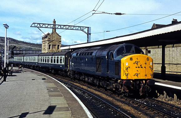 40013 arrives at Carnforth on 5.5.82 with a Service from Barrow.