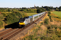 68015 passes Kings Sutton on 10.8.22 with the 17.14 Marylebone to Kidderminster.