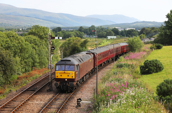 47804 waits to shunt out from Tom Na Faire Depot with the afternoon stock for the Jacobite on 19.7.22.